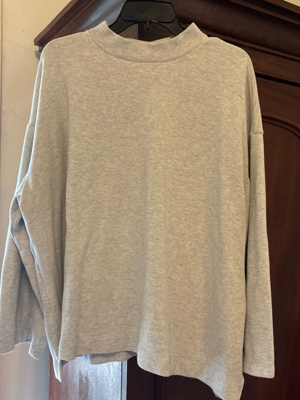 Old Navy Light Gray Crewneck Sweater